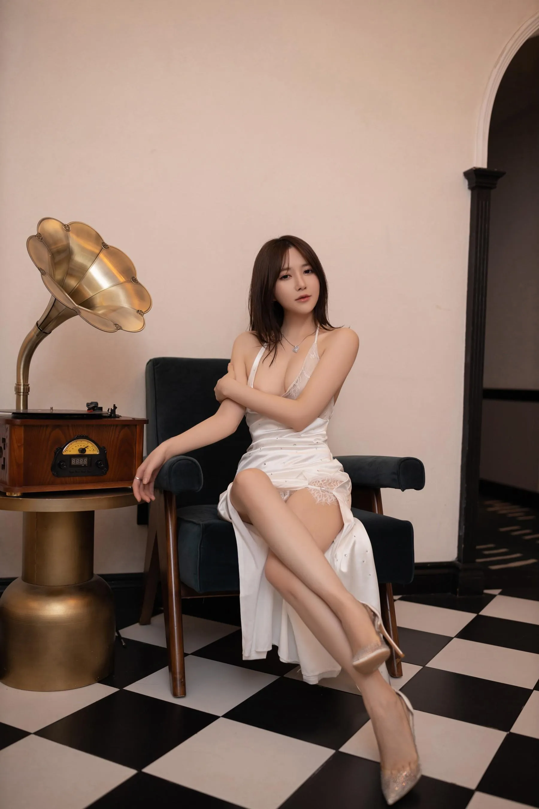NO.0037 秀人名模鱼子酱Fish内部私购未上架《知江晚》写真 [77P]插图